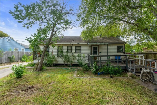 back of house featuring a lawn