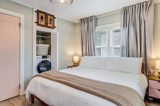 bedroom with washer / clothes dryer