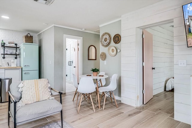 dining space with ornamental molding