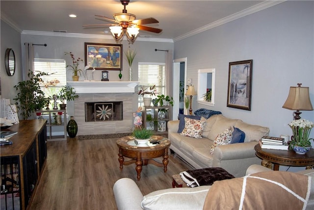 5113 Queens Ct, Corpus Christi, TX 78413 - living room featuring wood finished floors, a fireplace, crown molding, visible vents, and ceiling fan