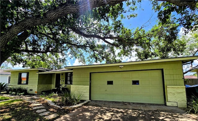 515 Deforrest St, Corpus Christi, TX 78404 - ranch-style home featuring a garage and driveway