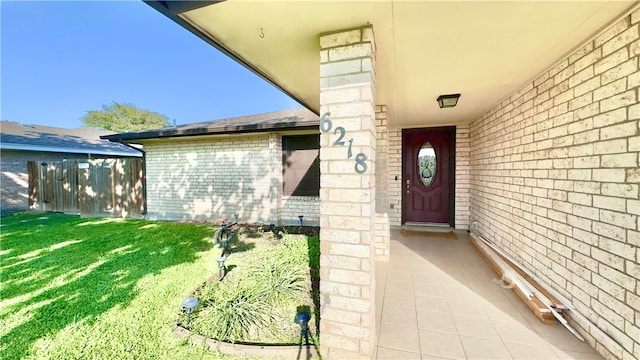 property entrance featuring a yard