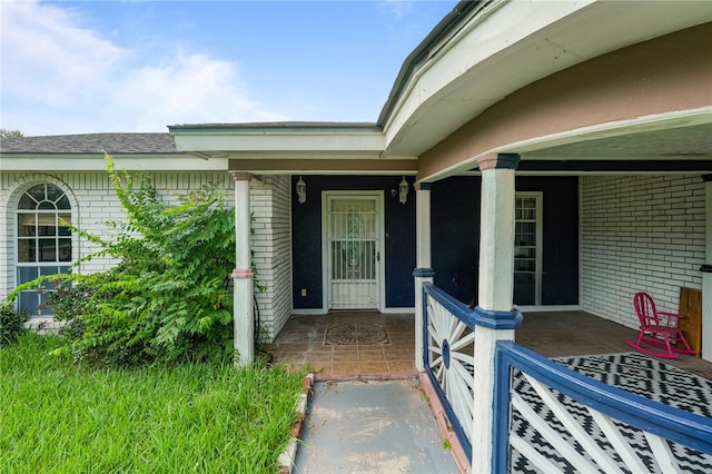 entrance to property featuring covered porch