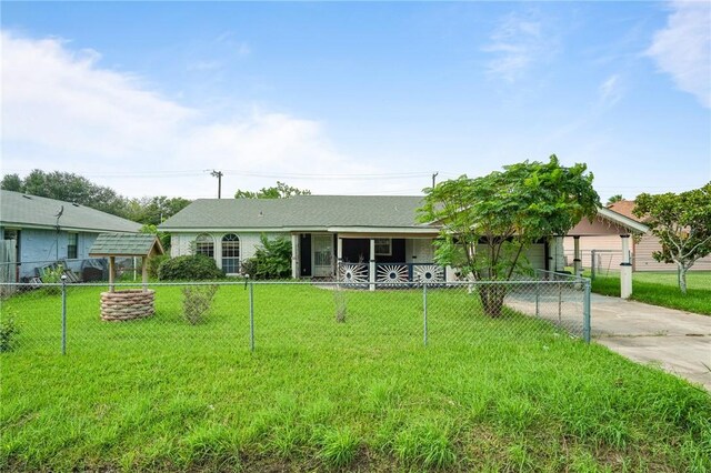 view of front facade featuring a garage and a front yard