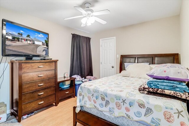 14970 Topgallant St, Corpus Christi, TX 78418 - bedroom with light wood-type flooring and a ceiling fan