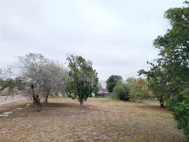 Listing photo 3 for 700 N 5th St, Robstown TX 78380