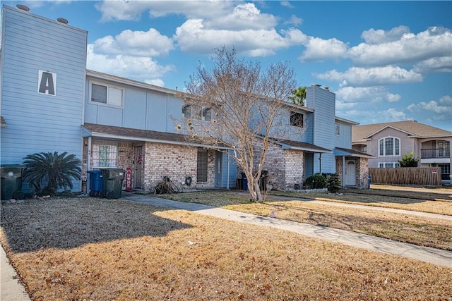 view of front of property with a front yard