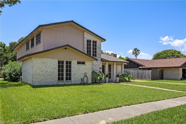 view of front of house featuring a front yard