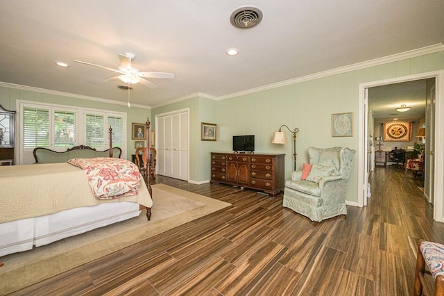 161 Red Bird Rdg, Beeville, TX 78102 - bedroom featuring wood finished floors, crown molding, a closet, a ceiling fan, and baseboards