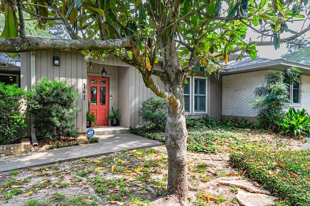 161 Red Bird Rdg, Beeville, TX 78102 - doorway to property with brick siding and metal roof