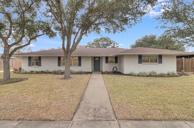 ranch-style house featuring a front lawn