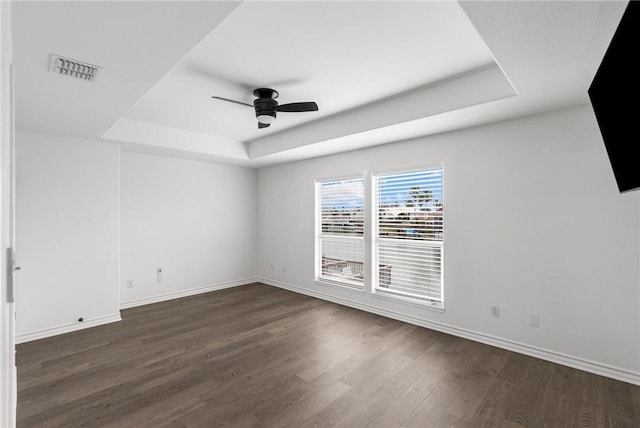 13901 Mingo Cay Ct Unit F, Corpus Christi, TX 78418 - spare room featuring a tray ceiling, a ceiling fan, dark wood-style flooring, and baseboards