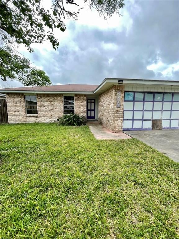 2418 Vialoux Dr, Corpus Christi, TX 78418 - photo 1