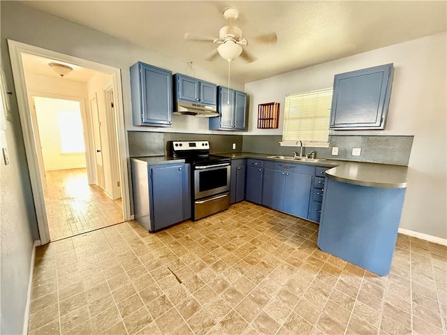 kitchen featuring blue cabinetry, electric range, sink, and plenty of natural light