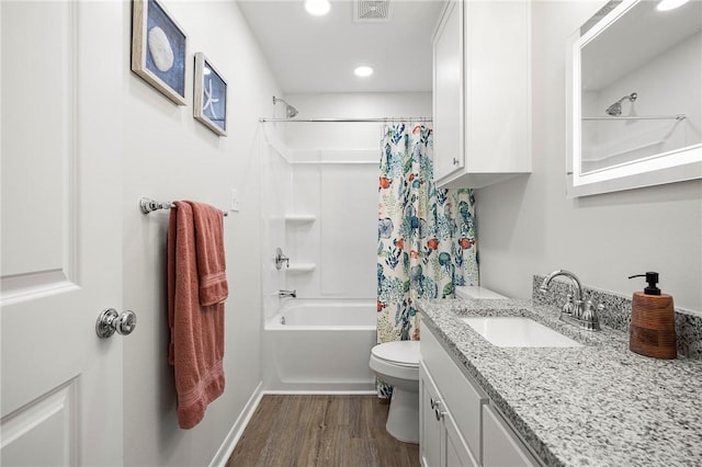 607 Huisache Lane, Ingleside On The Bay, TX 78362 - bathroom with wood finished floors, toilet, recessed lighting, vanity, and shower / bathtub combination with curtain