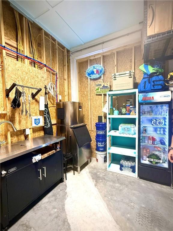 607 Huisache Lane, Ingleside On The Bay, TX 78362 - storage with a sink