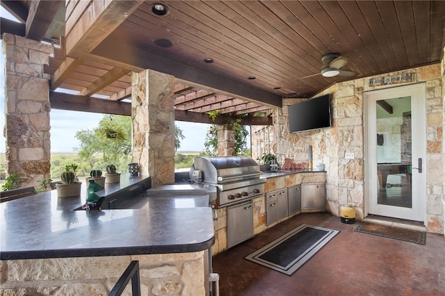 5502 E Riverview Dr, Corpus Christi, TX 78410 - view of patio / terrace featuring exterior kitchen and a ceiling fan