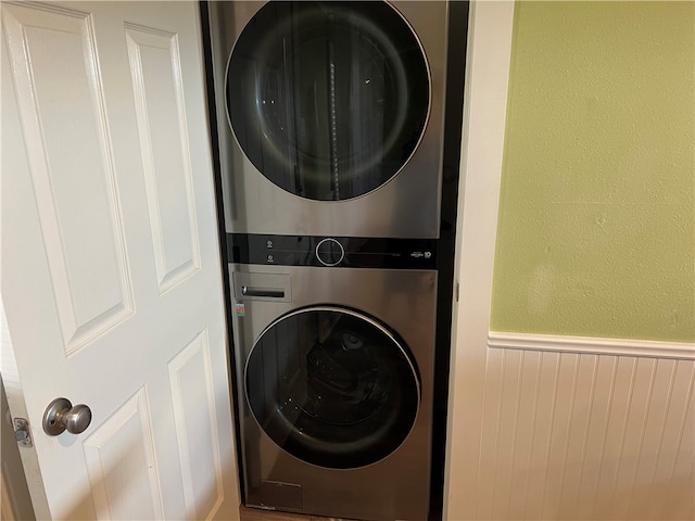 laundry room featuring stacked washer / dryer