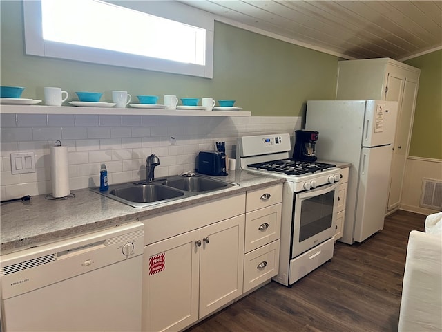 kitchen featuring tasteful backsplash, crown molding, sink, dark wood-type flooring, and white appliances