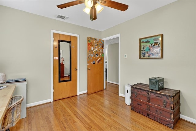 934 Cunningham St, Corpus Christi, TX 78411 - bedroom featuring light wood finished floors and a ceiling fan