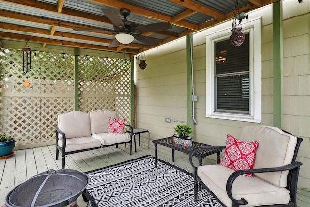 934 Cunningham St, Corpus Christi, TX 78411 - sunroom with ceiling fan