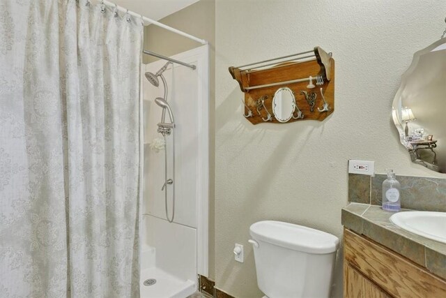 934 Cunningham St, Corpus Christi, TX 78411 - bathroom with vanity and a shower with curtain