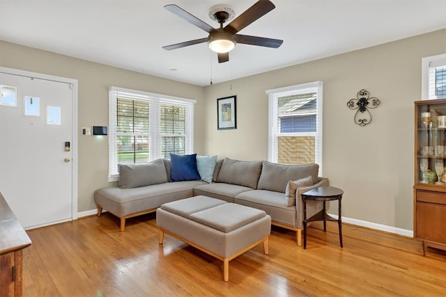 934 Cunningham St, Corpus Christi, TX 78411 - living area featuring a ceiling fan and light wood finished floors