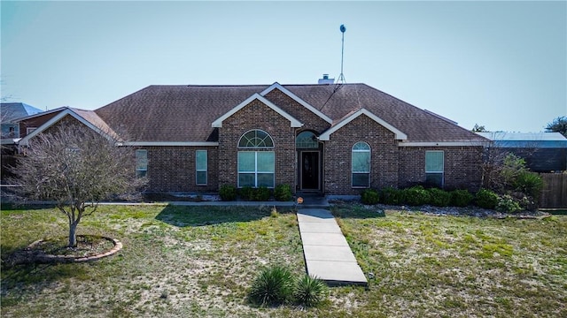 single story home with a front lawn