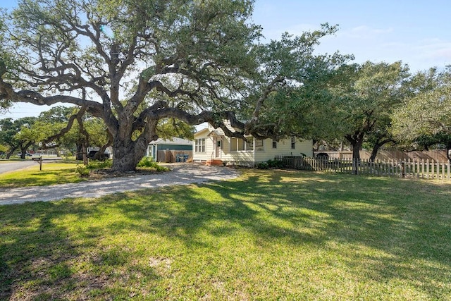 view of front of house featuring a front yard