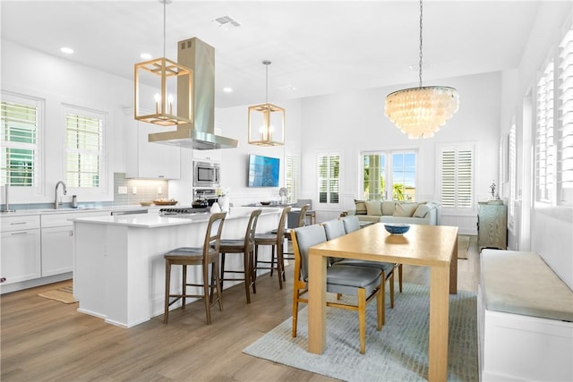 320 S Shore Dr, Port Aransas, TX 78373 - dining area featuring light wood-style floors, recessed lighting, and a chandelier