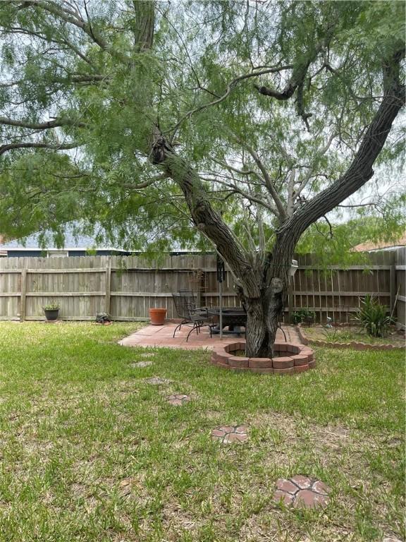 2237 Sunset Cliff Dr, Ingleside, TX 78362 - view of yard featuring a patio