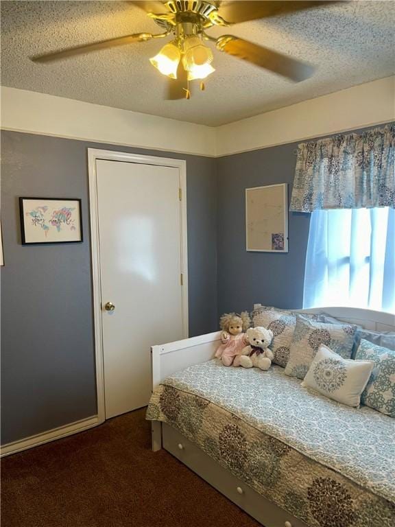 2237 Sunset Cliff Dr, Ingleside, TX 78362 - bedroom featuring carpet flooring, a textured ceiling, a ceiling fan, and a closet