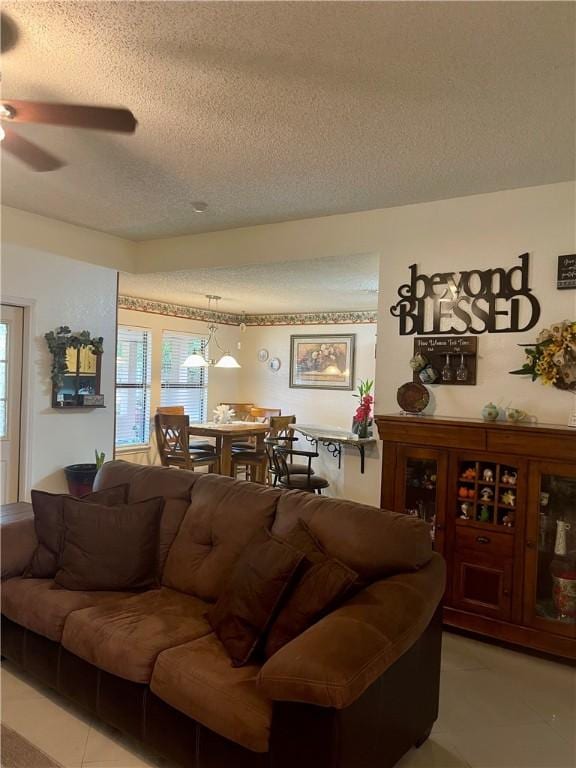 2237 Sunset Cliff Dr, Ingleside, TX 78362 - living area featuring a textured ceiling and a ceiling fan