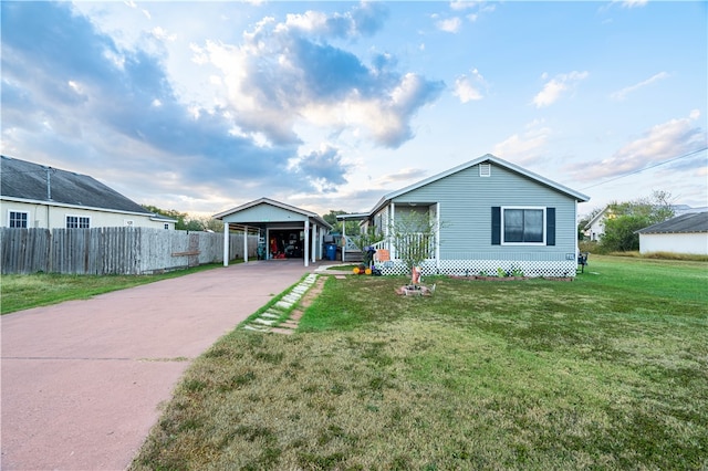 view of front of property featuring a front lawn and a carport