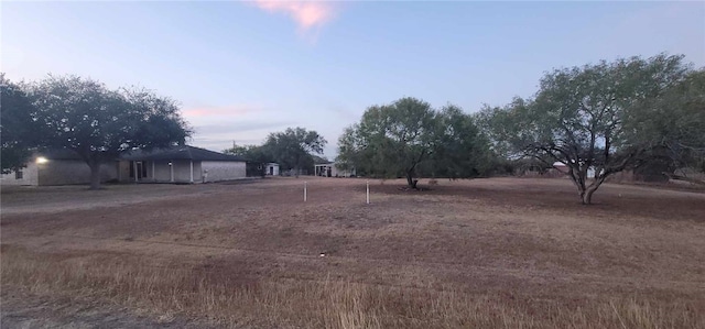 view of yard at dusk