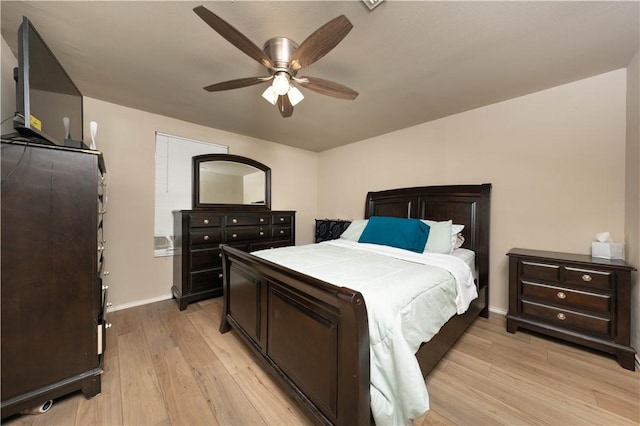 504 E Sarah St, Beeville, TX 78102 - bedroom with light wood-style floors, baseboards, and ceiling fan