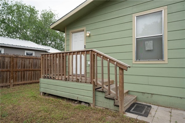 504 E Sarah St, Beeville, TX 78102 - view of wooden terrace