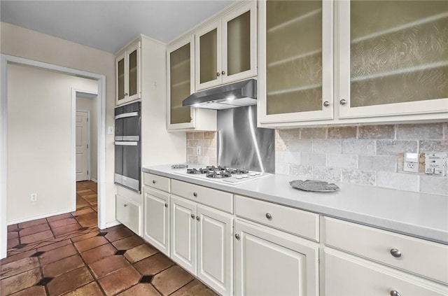 15658 Cumana Dr, Corpus Christi, TX 78418 - kitchen featuring white gas cooktop, under cabinet range hood, light countertops, and multiple ovens