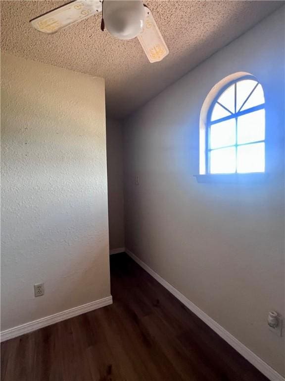 806 Dakota St, Robstown, TX 78380 - empty room with wood finished floors, a textured ceiling, and vaulted ceiling