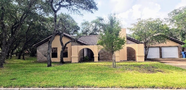 view of front of house with a front lawn and a garage