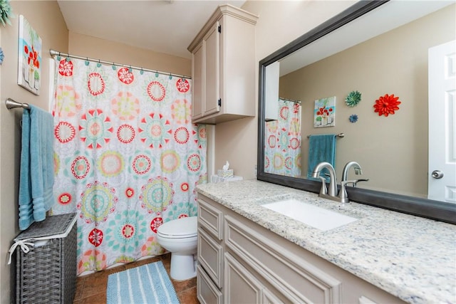 bathroom featuring toilet, a shower with curtain, and vanity