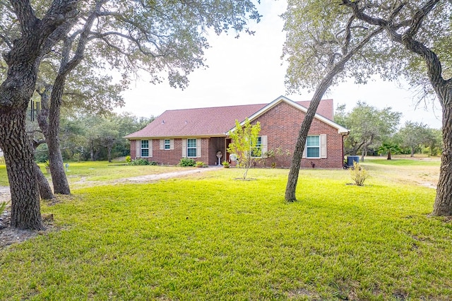 ranch-style house featuring a front yard