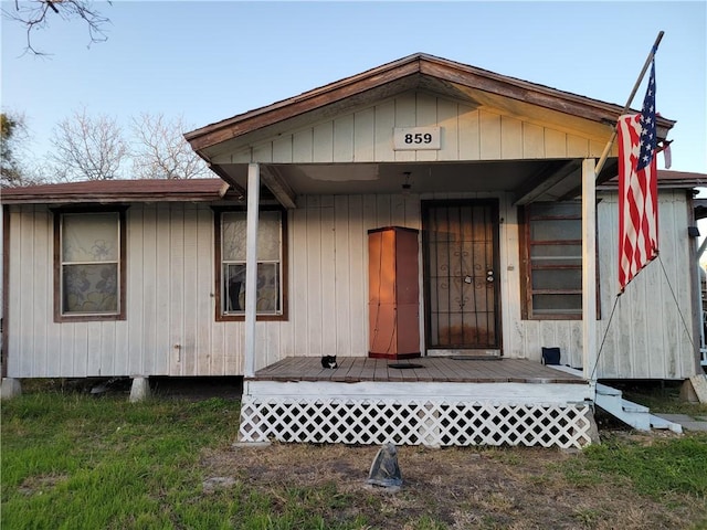 view of front of property featuring a deck