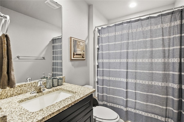 2689 Everly Ln, Corpus Christi, TX 78415 - full bathroom featuring toilet, vanity, a shower with curtain, and recessed lighting
