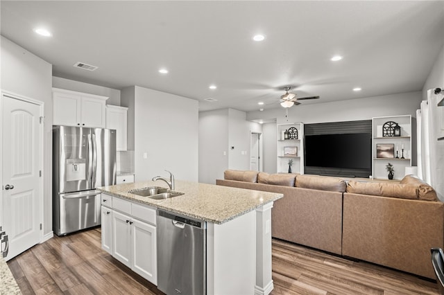 2689 Everly Ln, Corpus Christi, TX 78415 - kitchen with stainless steel appliances, a sink, a ceiling fan, wood finished floors, and recessed lighting