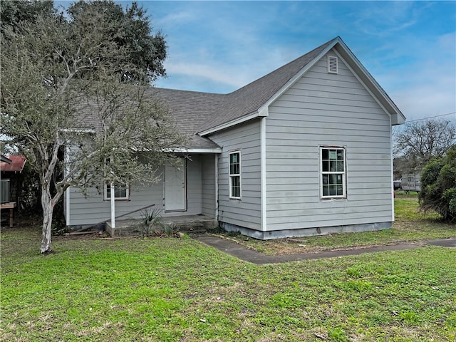 view of front of home with a front yard