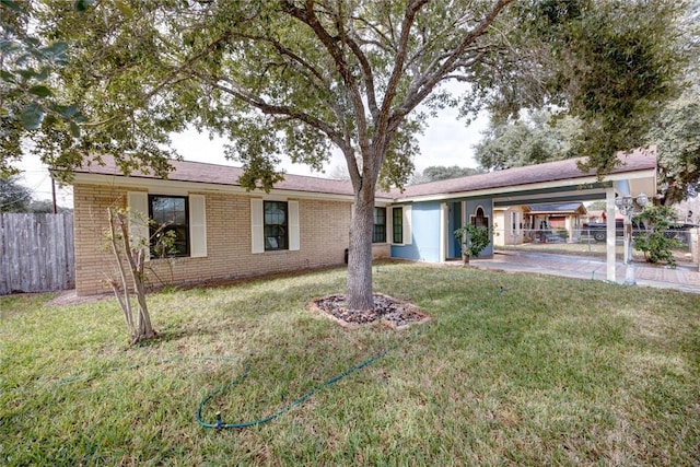 view of front facade with a front yard