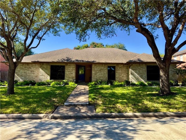 ranch-style house featuring a front lawn