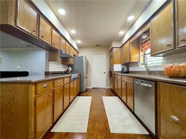 kitchen featuring ornamental molding, sink, appliances with stainless steel finishes, and backsplash