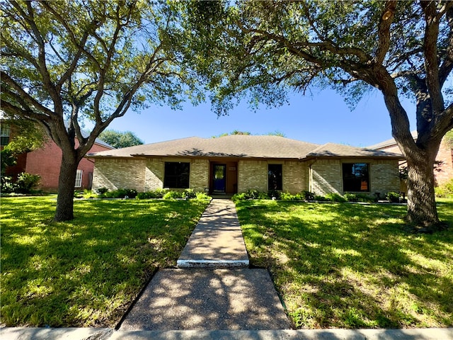 single story home featuring a front yard